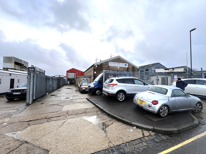 Stephenson Way, Crawley letting